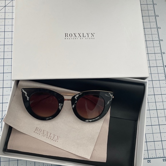 Roxxlyn Genuine Carrara marble Cat Eye Sunglasses main image 4